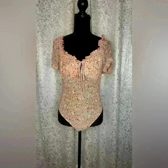 NWOT Never worn Peach floral bodysuit - Picture 1 of 1